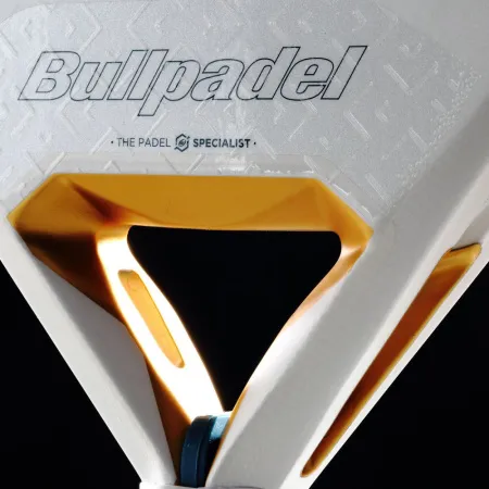 Ракетка для падела BULLPADEL Pearl 26, 493804, для профессионалов, карбон, бело-серый за 35&nbsp;929.50 ₽ купить в Волгограде